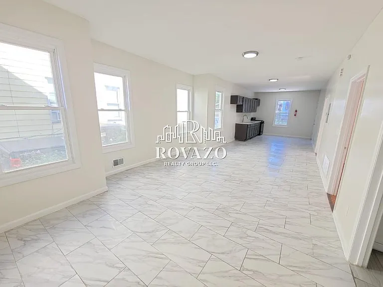 228 Wainwright St #1 — Photo 3