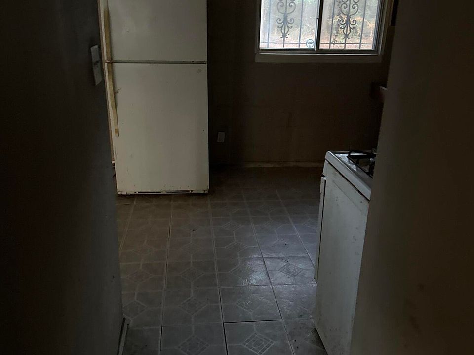 2nd image of 5436 Keele St