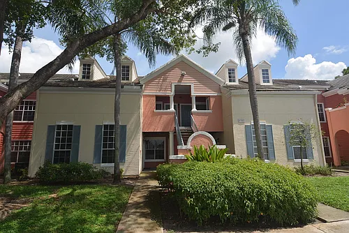 1385 Crystal Way #C Photo 1