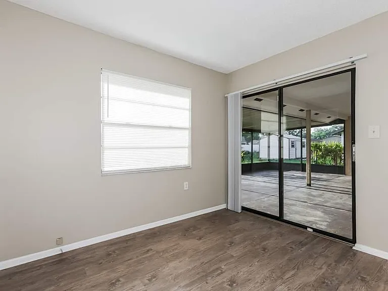 1722 Lake Crest Ave — Photo 9