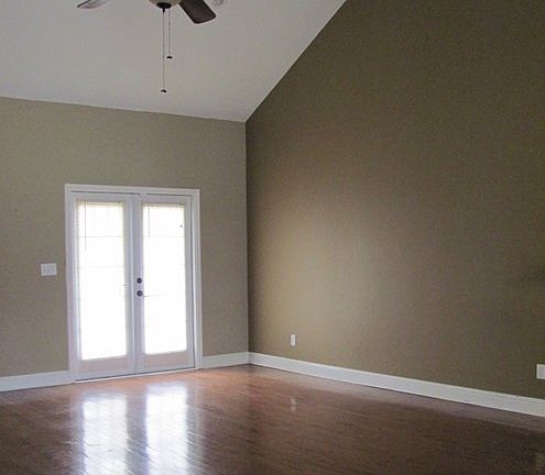 3rd image of 112 Hedgerow Dr
