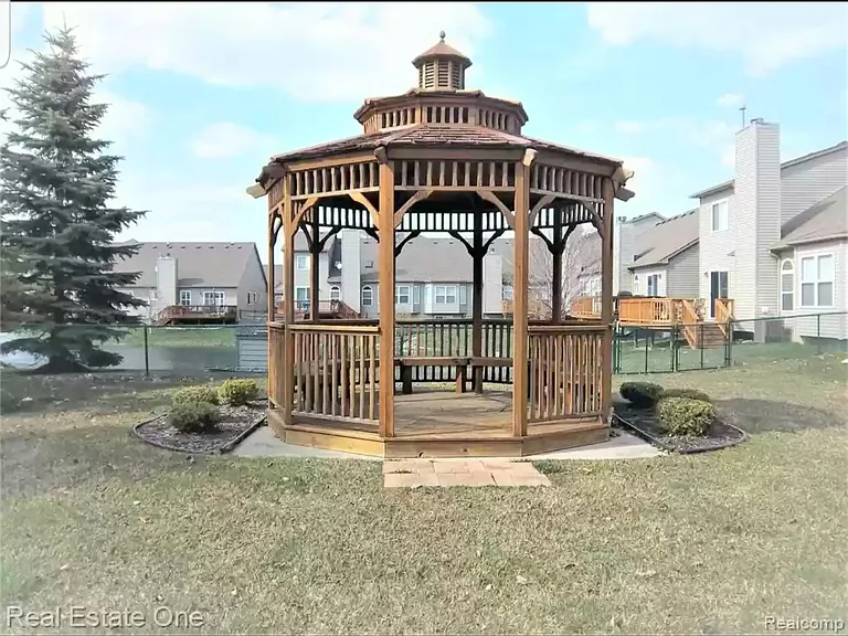 333 Winslow Cir — Photo 29