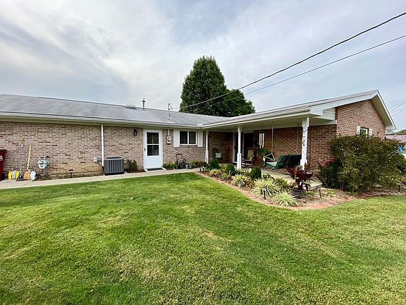 3rd image of 2622 Fairlane Dr