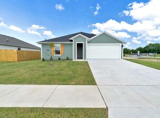 951 Rently St, Prairie Grove, AR 72753