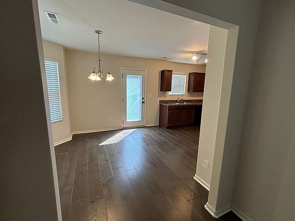 4th image of 817 Ranchero St