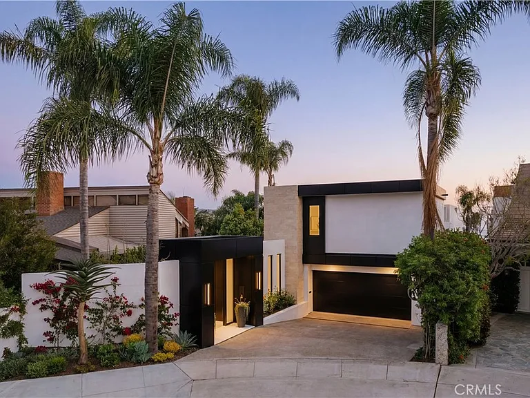 212 Hazel Dr — Photo 2