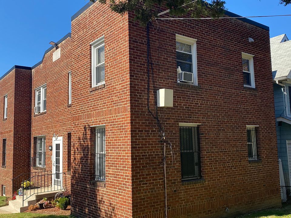 2nd image of 2220 Q St SE APT 3