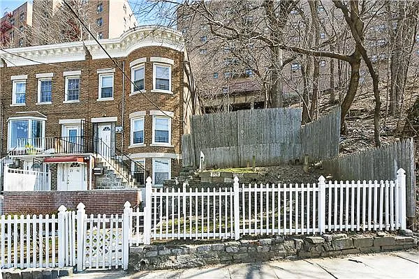Sold by Exclusive Properties Sotheby's International Realty | media 2