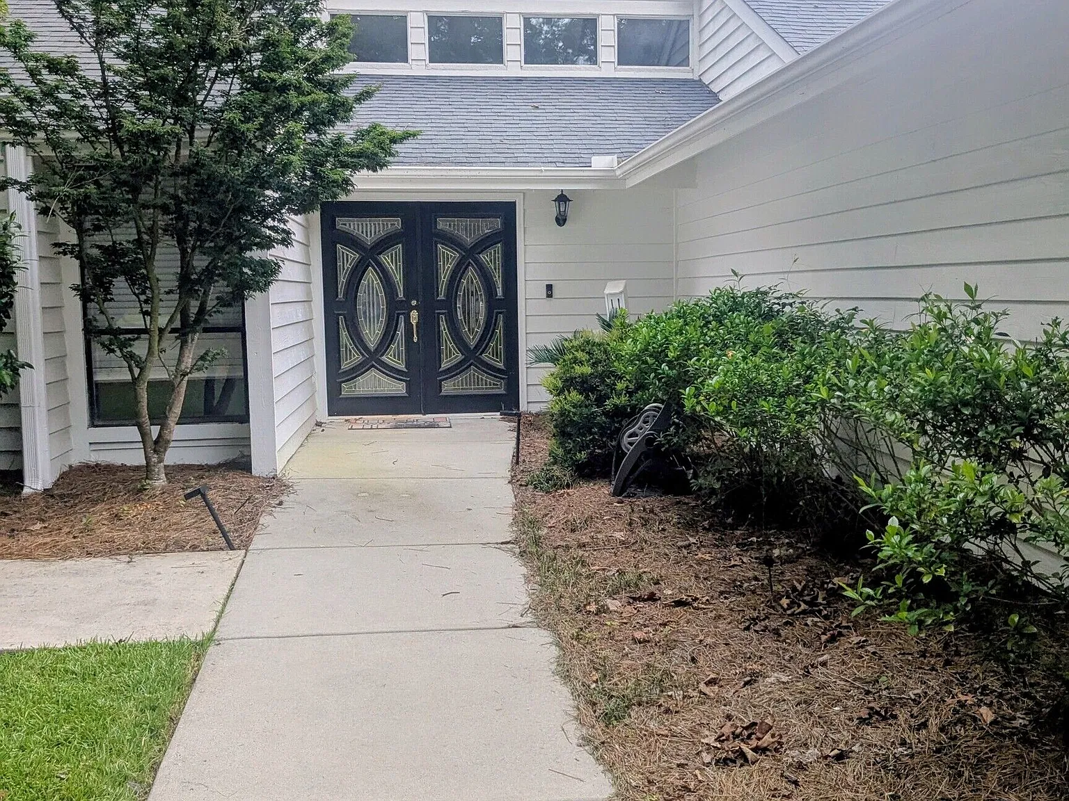 3 bed, 2.0 bath, 2060 sqft, $2,925 — Photo 2