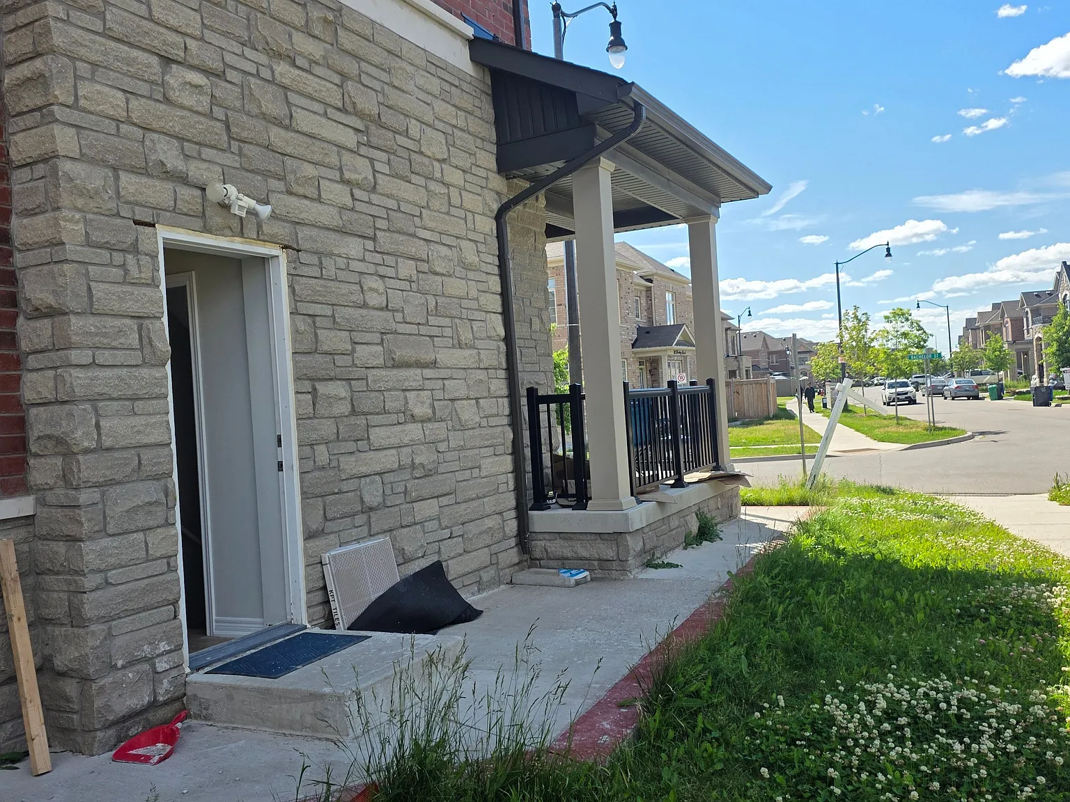 3 bed, $2,200 — Photo 2
