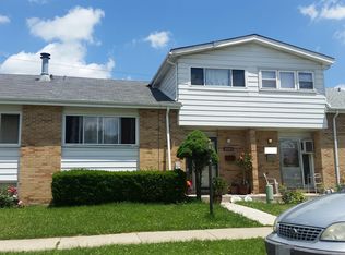 8062 W Lyons St, Niles, IL 60714