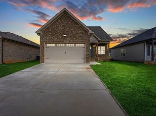 1202 County House Ln, Bowling Green, KY 42101
