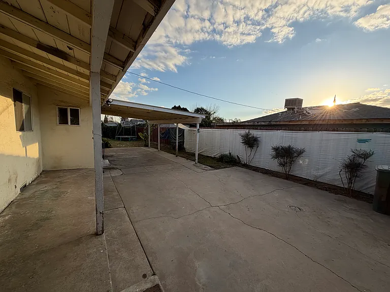921 W Houston Ave — Photo 23