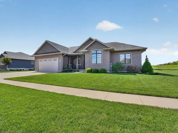 205 Flintstone Dr, Waverly, IA 50677