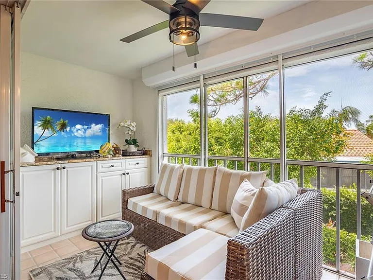 815 Gulf Pavilion Dr #203 — Photo 4