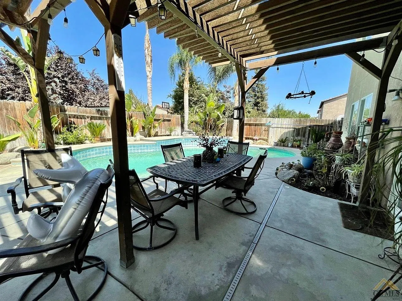 6 bed, 2956 sqft, $895 — Photo 4