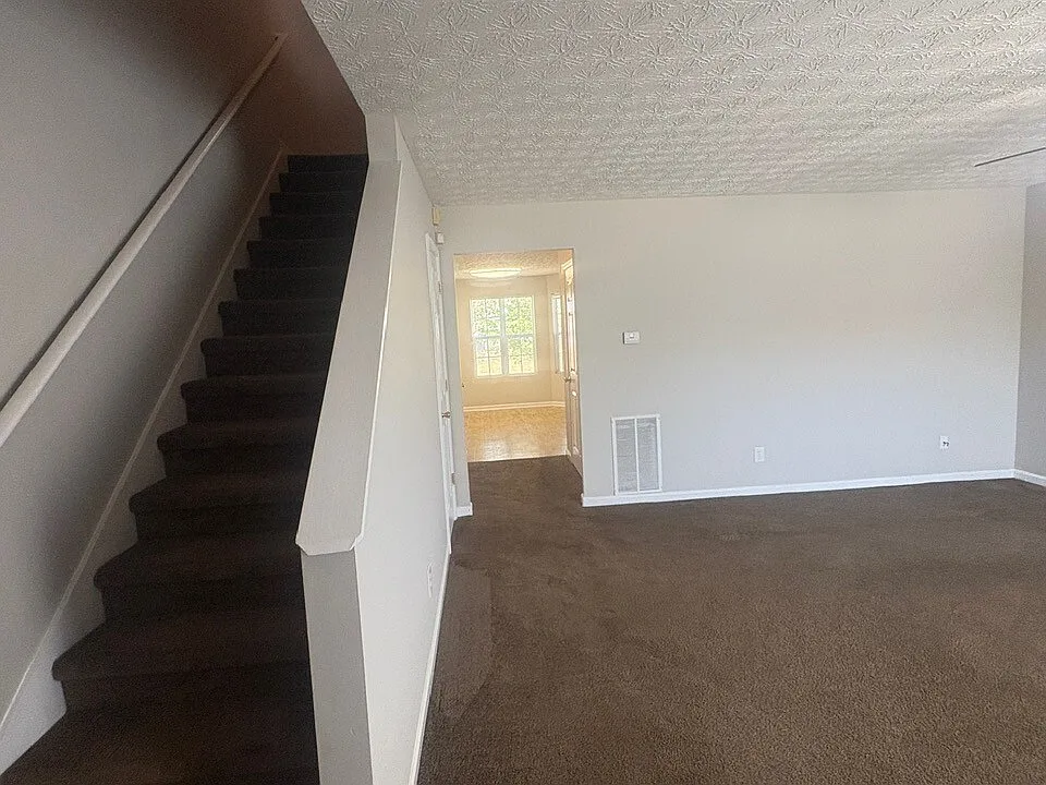 5863 Strathmoor Manor Cir