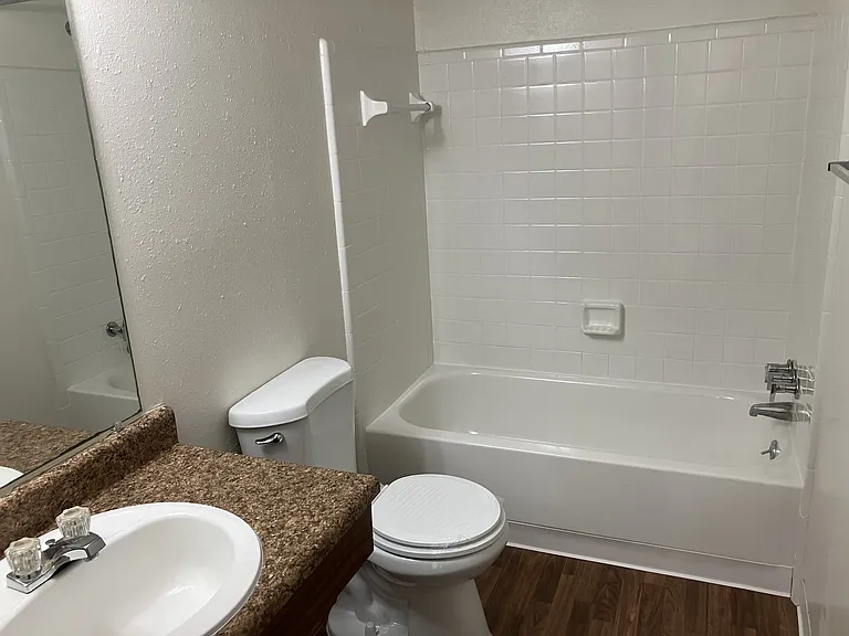 Windsor Place Apartments — Photo 67