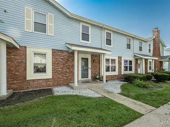 1308 Summergate Pkwy, Saint Charles, MO 63303