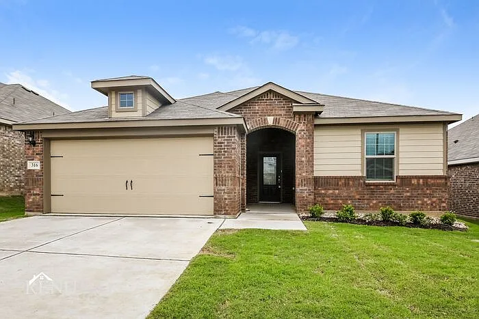 3 bed, 2.0 bath, 1358 sqft, $2,330 — Photo 1