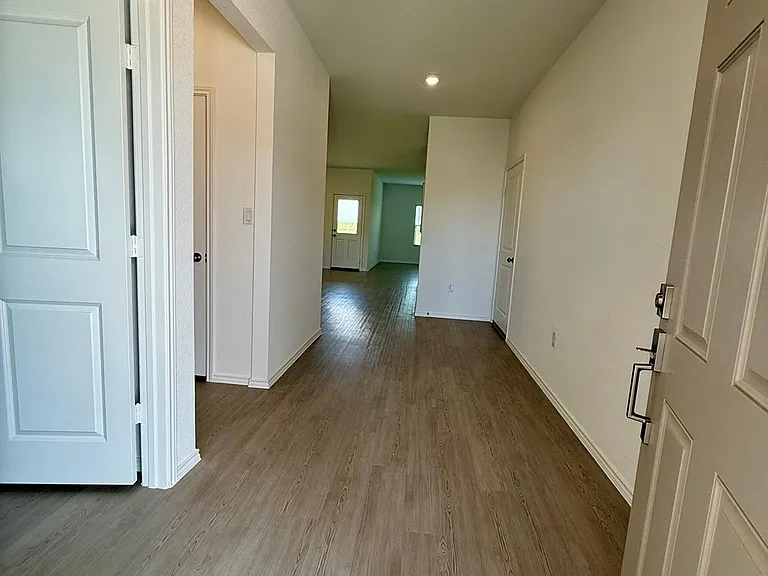 306 Camargue Dr — Photo 2