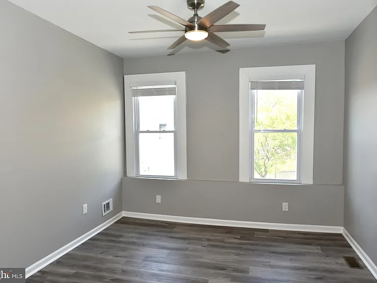 2225 W Baltimore St — Photo 27