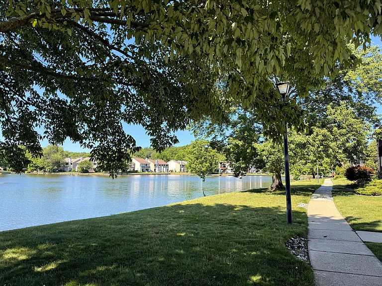 E Daisy Ln — Photo 4