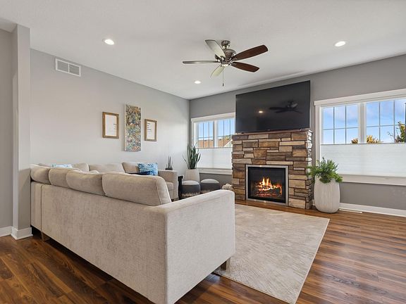 2nd image of 1259 Brookfield Ct NE
