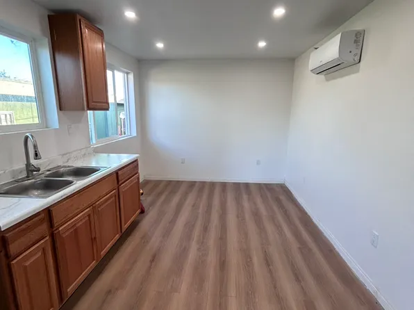 9403 Kalmia St, Los Angeles, CA 90002