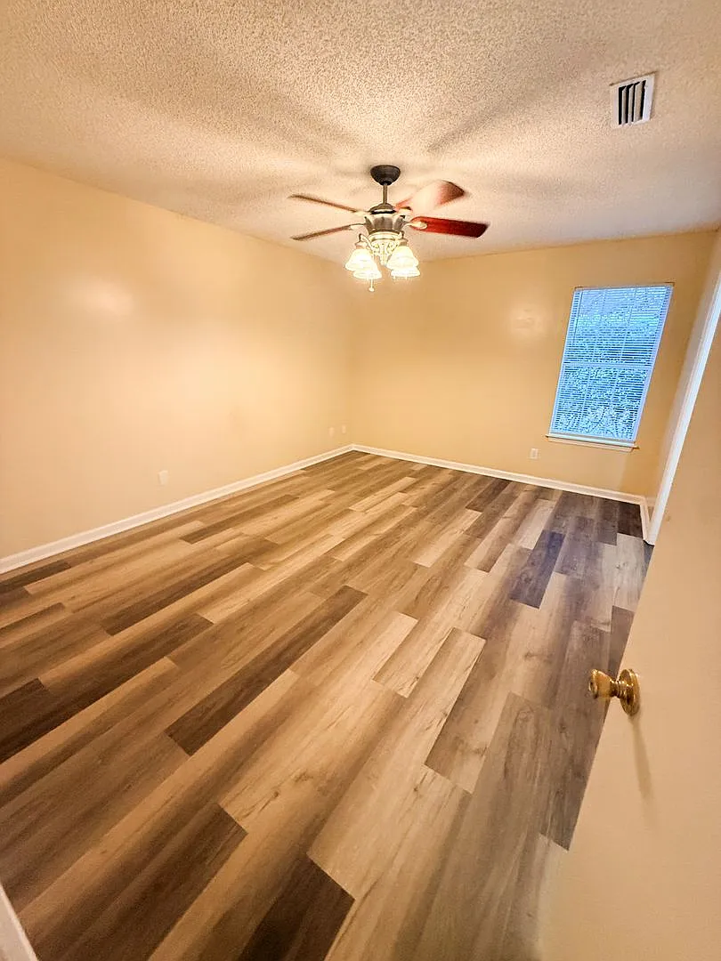 323 Jennifer Circle, Valdosta, 3BR/2BA — Photo 3