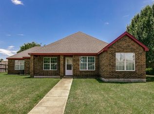 512 Davis Dr, Desoto, TX 75115