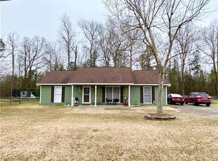 308 Oakleaf Dr, Smiths Station, AL 36877