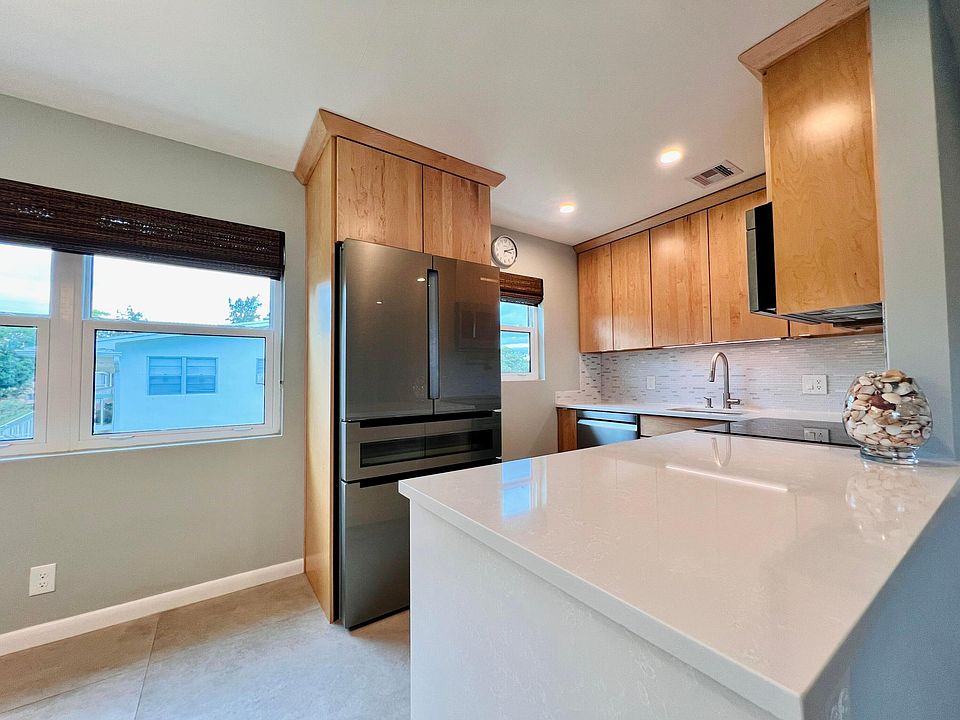 1st image of 105 Camden E