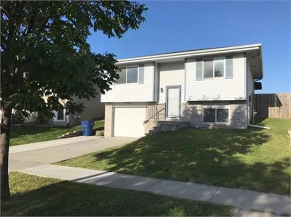 1911 NW 55th St, Lincoln, NE 68528