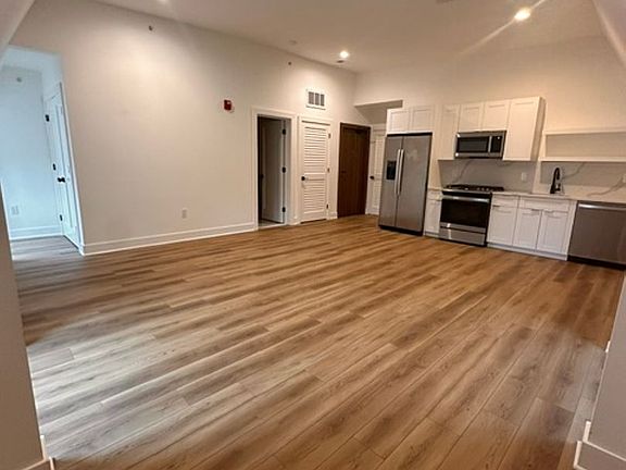 5th image of 195 Main St #301