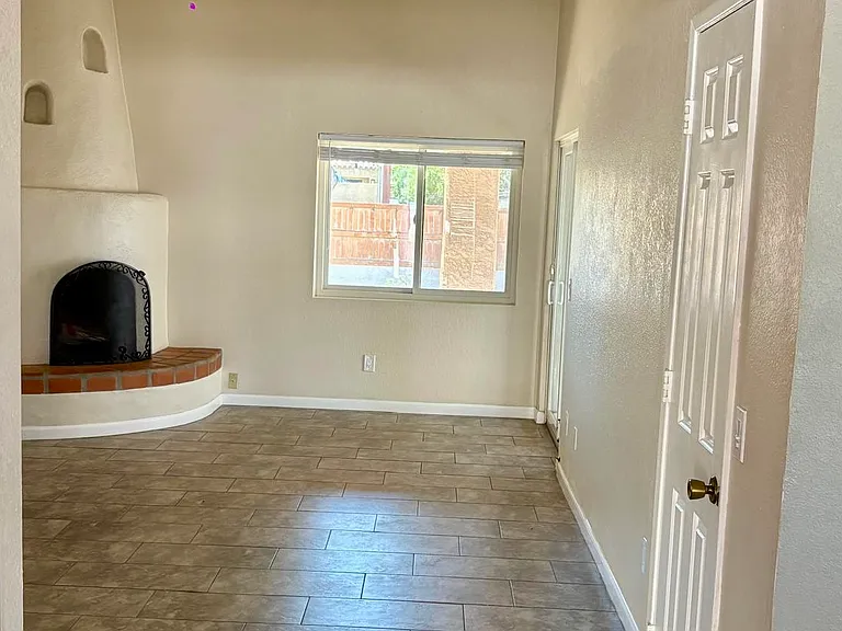 2940 E Weymouth St — Photo 4