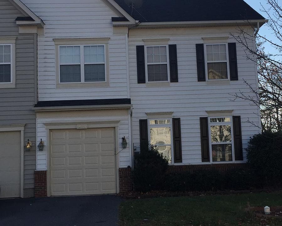 1st image of 215 Quinton Oaks Cir