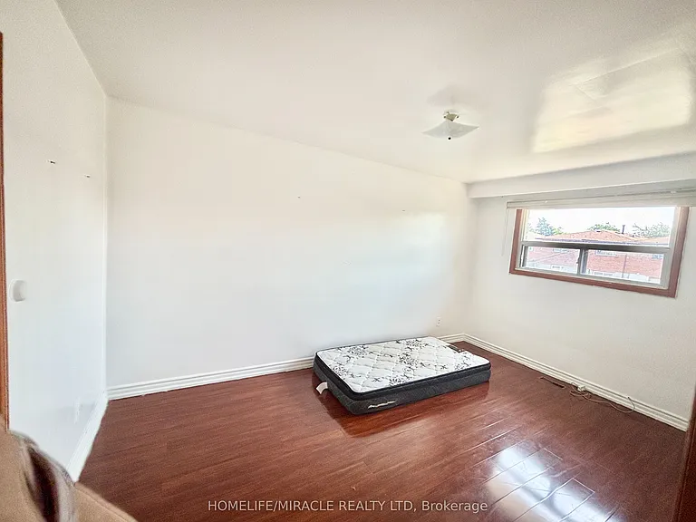 7276 Shallford Rd — Photo 7