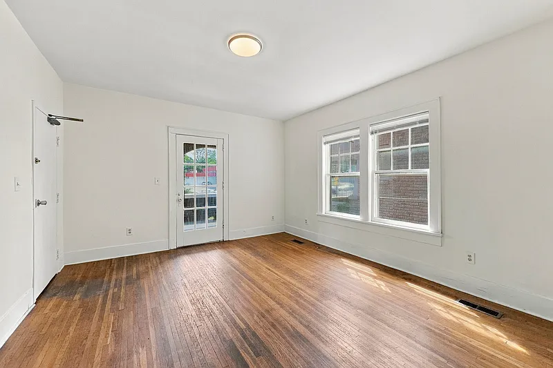 1 bed, 1.0 bath, $1,100 — Photo 3