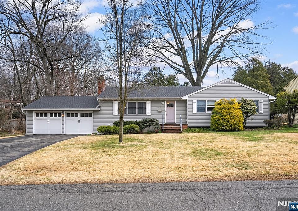 1st image of 49 Carpenter Ave