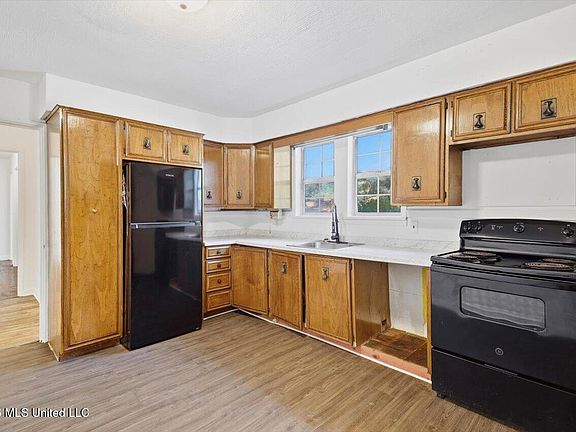 4th image of 3058 Woodside Dr