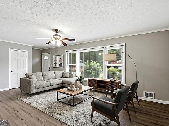 5th image of 25 Larose Cir SE