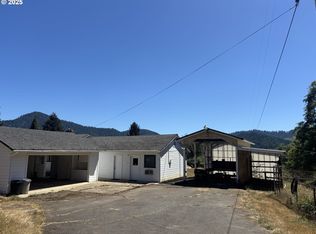589 Mehlwood Ln, Glendale, OR 97442