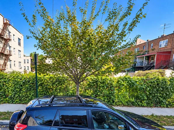 E 221 Street, Bronx, NY 10467