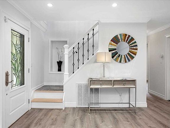 3rd image of 16 Matthews Dr