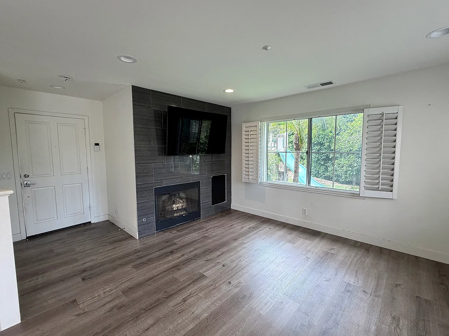 3 bed, 1558 sqft, $4,900 — Photo 4