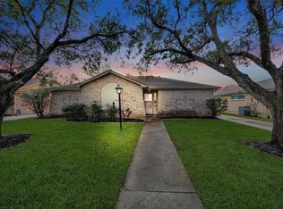 11715 Brighton Ln, Meadows Place, TX 77477