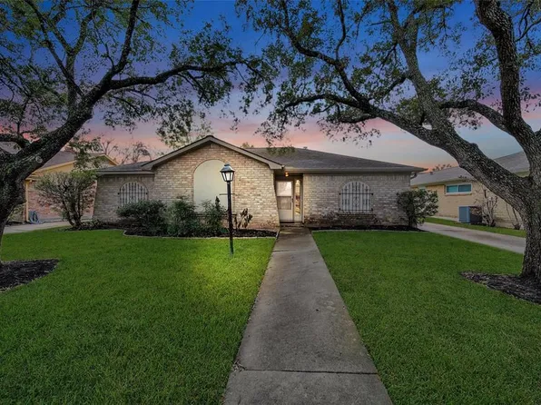 11715 Brighton Ln, Meadows Place, TX 77477