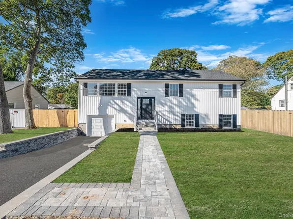 31 Harrison Drive, Shirley, NY 11967
