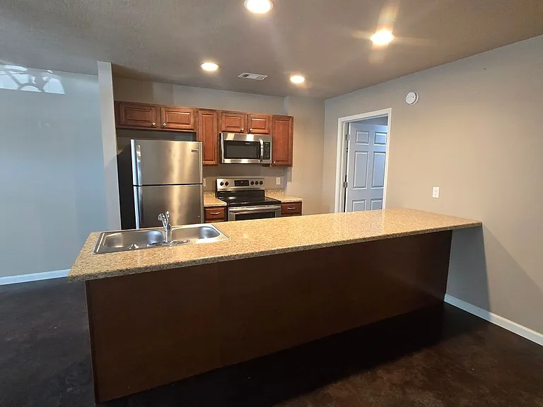 1423 McLain St #9 — Photo 3